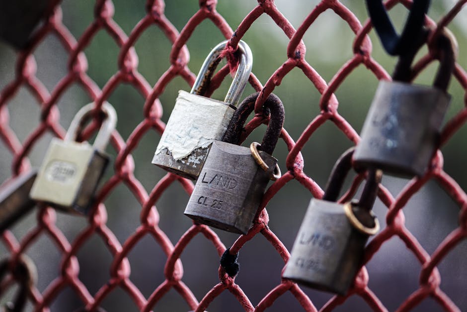 PHP cron job with Redis lock for domain grabbing