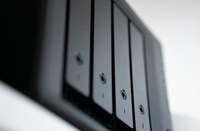 用Ollama在NAS上部署Qwen2.5，打造私有AI助手与文件管理联动